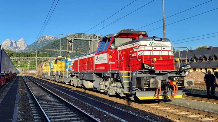Společnost CZ LOKO dodala do Itálie druhou lokomotivu DualShunter 2000 /Foto: Antonín Brulík/