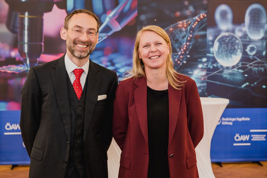 Michael Bronstein (Institute&#039;s Scientific Founding Director, left), Anita Ender (Institute&#039;s Administrative Director and CEO, right) © ÖAW/Natascha Unkart