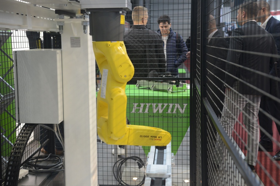 Pojezdová dráha HIWIN LT-T s robotem Fanuc LR Mate 200iD