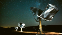 Anténa radiointerferometru Allen Telescope Array, který je určen pro pátrání po stopách mimozemských civilizací v rádiovém spektru © SETI Institute